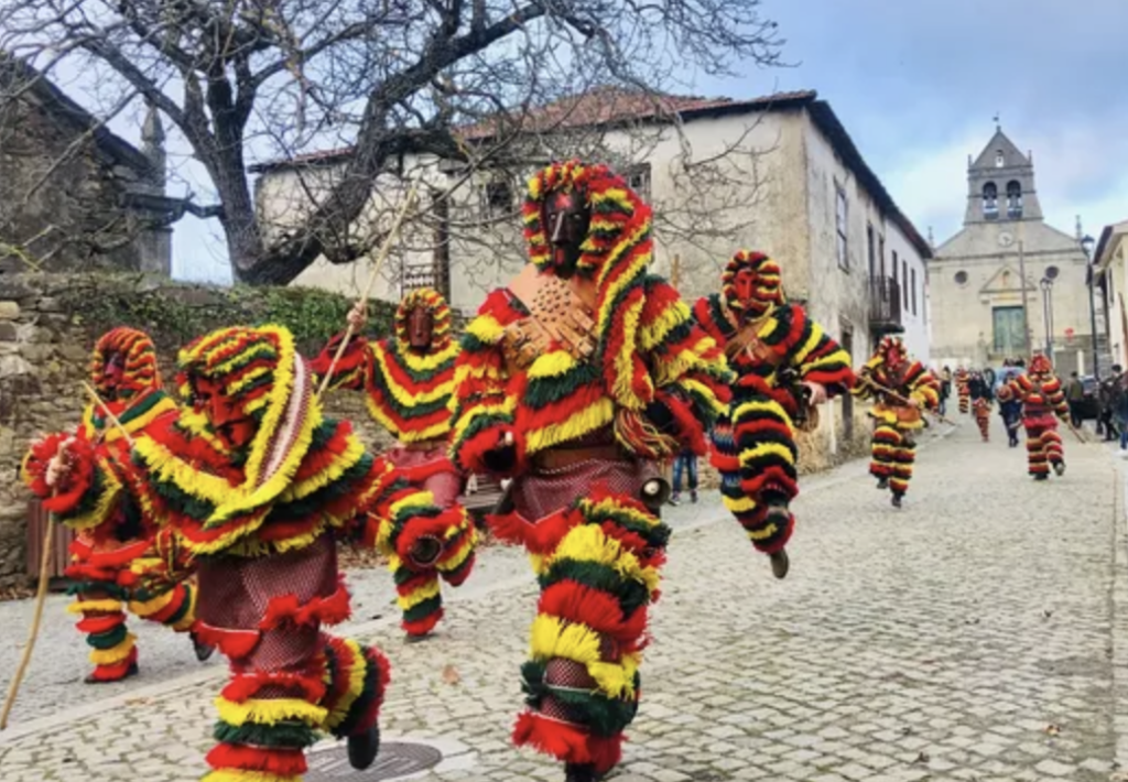 Les Gens D'Ici: Traditions Et Us Et Coutumes Les Gens D'Ici: Traditions Et Us Et Coutumes