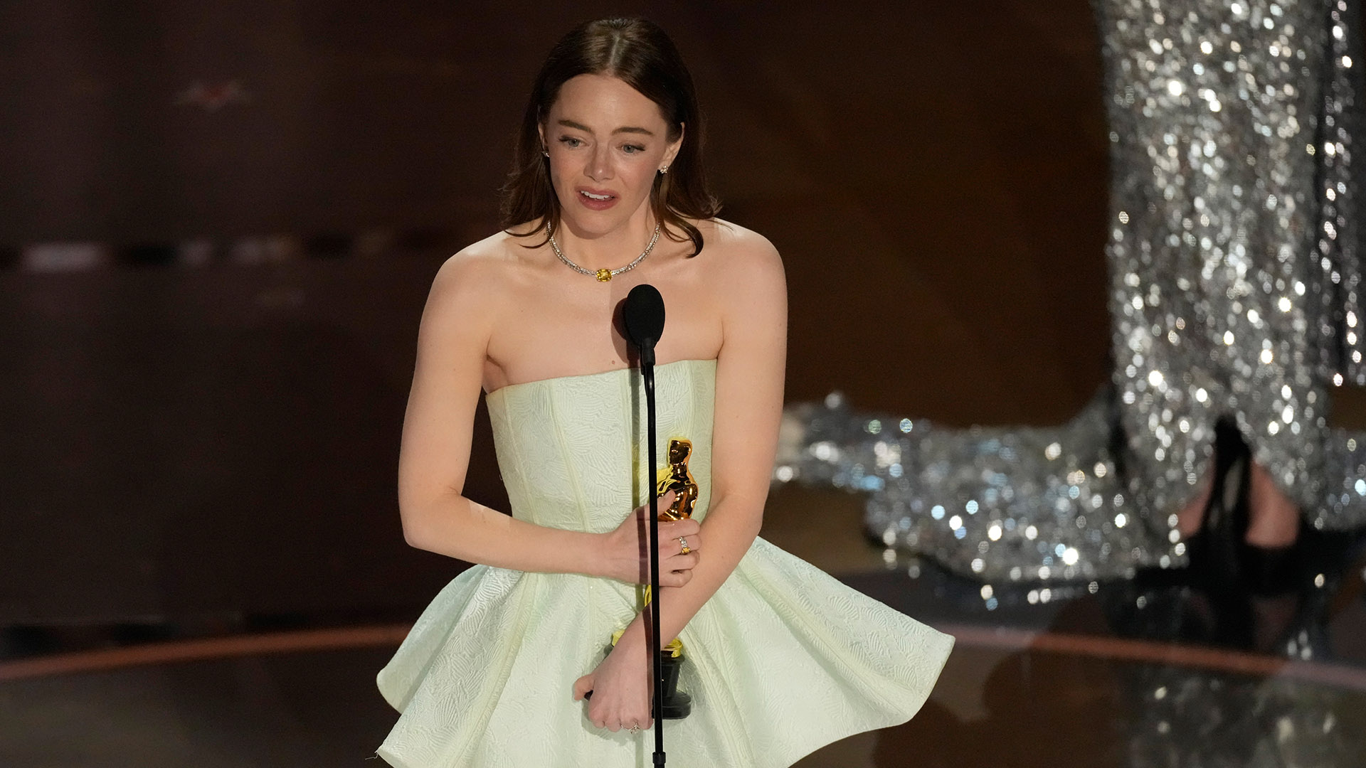 Louis Vuitton At The Oscars 2025: Emma Stone's Head-Turning Sequin Dress And Pixie Haircut Louis Vuitton At The Oscars 2025: Emma Stone's Head-Turning Sequin Dress And Pixie Haircut