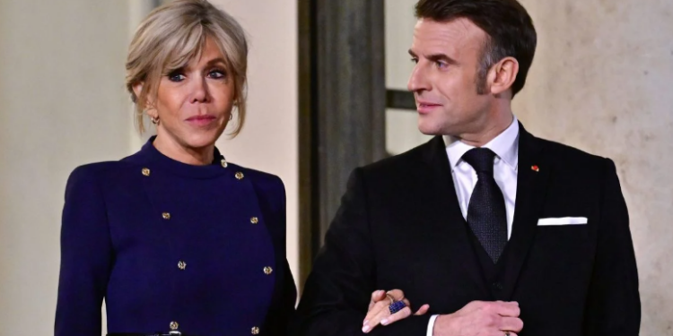 Macron Remonté Par Sardou : Un Dîner Tendu Macron Remonté Par Sardou : Un Dîner Tendu