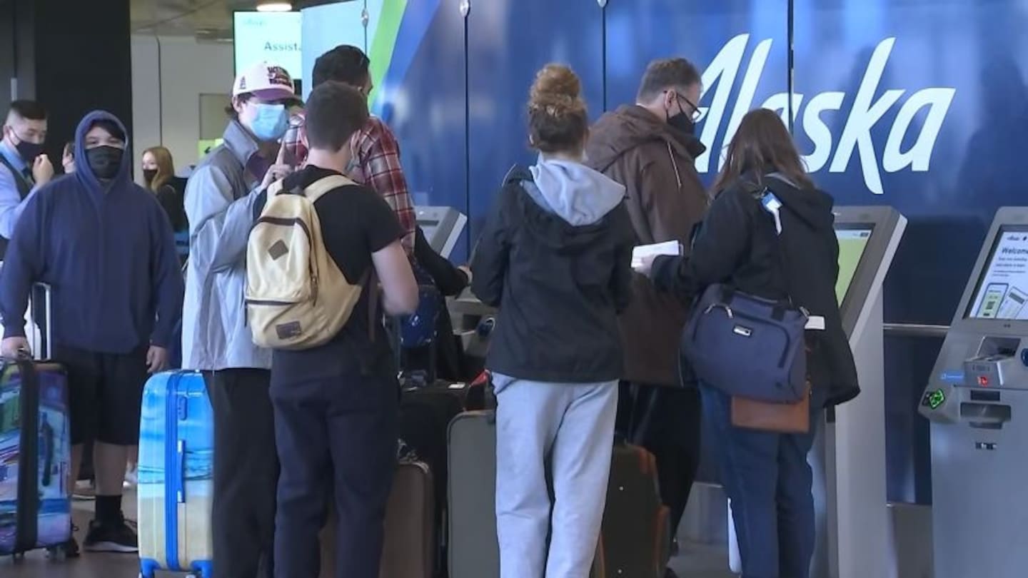 Major Tech Glitch At Newark Airport: Delays And Cancellations Expected Major Tech Glitch At Newark Airport: Delays And Cancellations Expected
