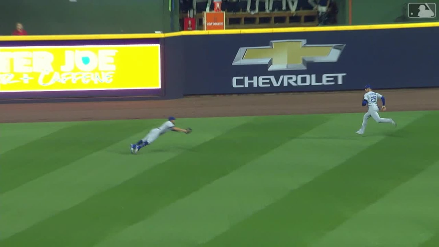 Mariners Outfielder's Diving Catch: A Play For The Ages Against Giants Mariners Outfielder's Diving Catch: A Play For The Ages Against Giants