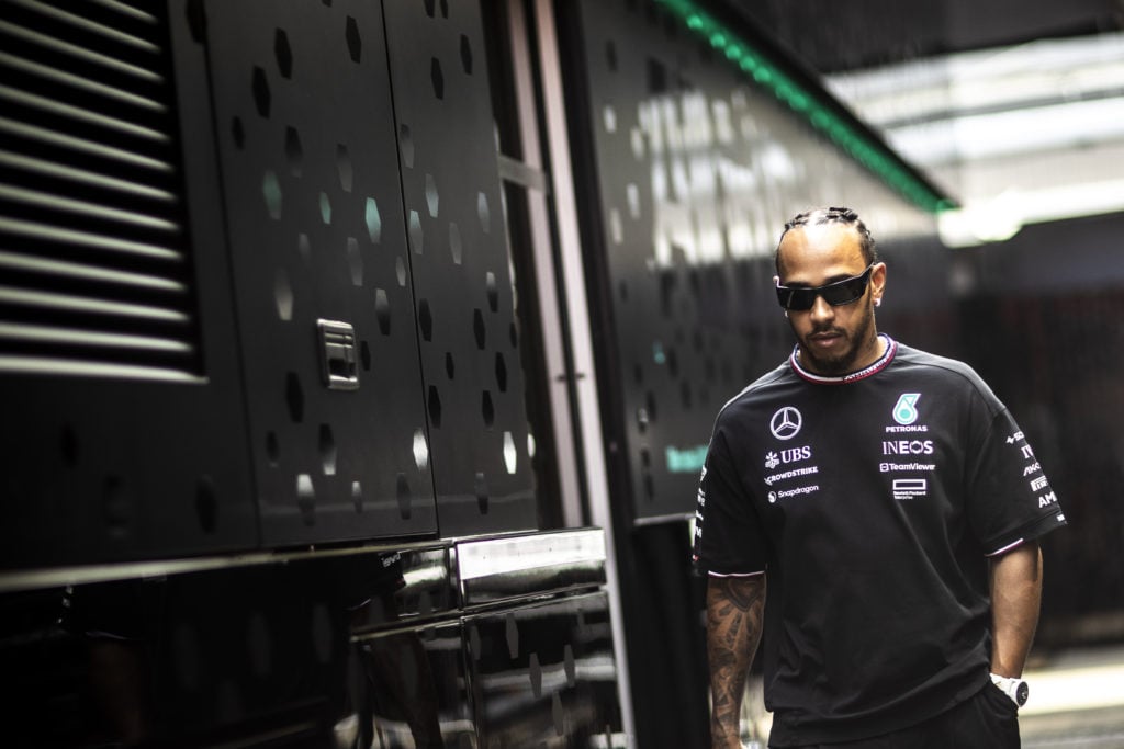 Martin Brundle Uncovers Troubling Details On Lewis Hamilton Martin Brundle Uncovers Troubling Details On Lewis Hamilton