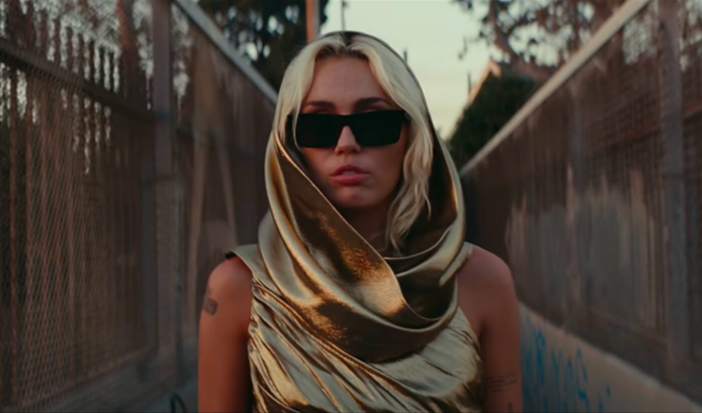 Miley Cyrus En Bruno Mars: Plagiaatzaak Om Hit Muziekstuk Wordt Voortgezet Miley Cyrus En Bruno Mars: Plagiaatzaak Om Hit Muziekstuk Wordt Voortgezet