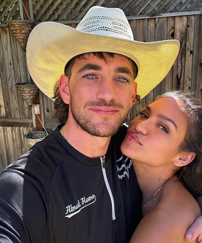 MobLand Premiere: Pregnant Cassie Ventura And Alex Fine Make A Stylish Entrance MobLand Premiere: Pregnant Cassie Ventura And Alex Fine Make A Stylish Entrance