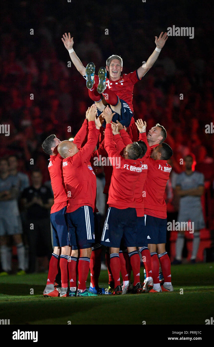 Muller's Allianz Arena Farewell: Bayern's Championship Celebration Muller's Allianz Arena Farewell: Bayern's Championship Celebration
