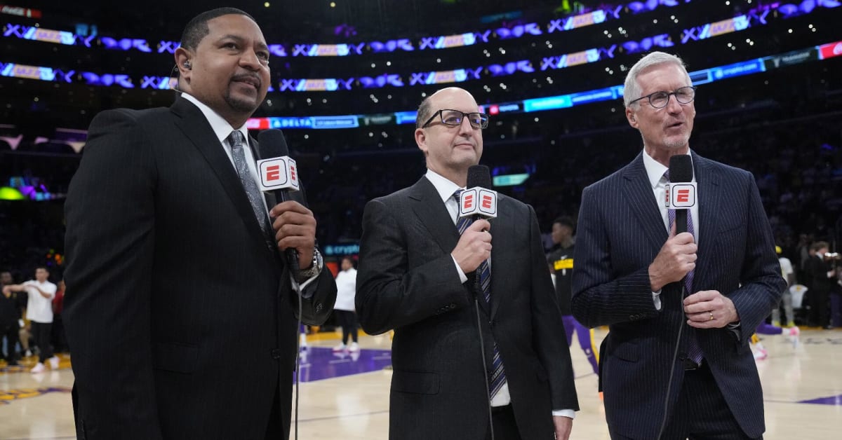 NBA Broadcast Shuffle: Reggie Miller Confirmed As NBC's Lead Analyst NBA Broadcast Shuffle: Reggie Miller Confirmed As NBC's Lead Analyst