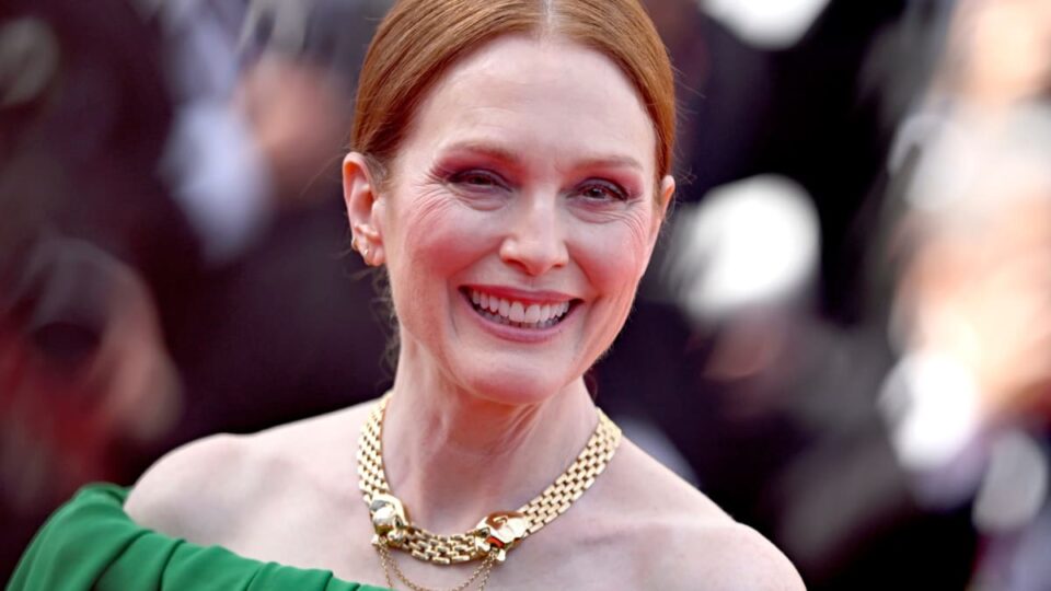 Netflix's Sirens Trailer: Milly Alcock And Julianne Moore In A Chilling Cult Story Netflix's Sirens Trailer: Milly Alcock And Julianne Moore In A Chilling Cult Story