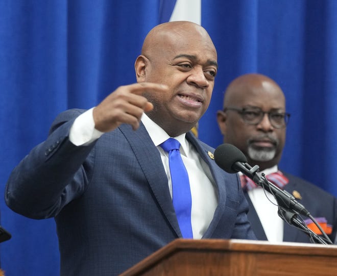 Newark Mayor Ras Baraka Arrested: Details From ICE Detention Center Protest Newark Mayor Ras Baraka Arrested: Details From ICE Detention Center Protest