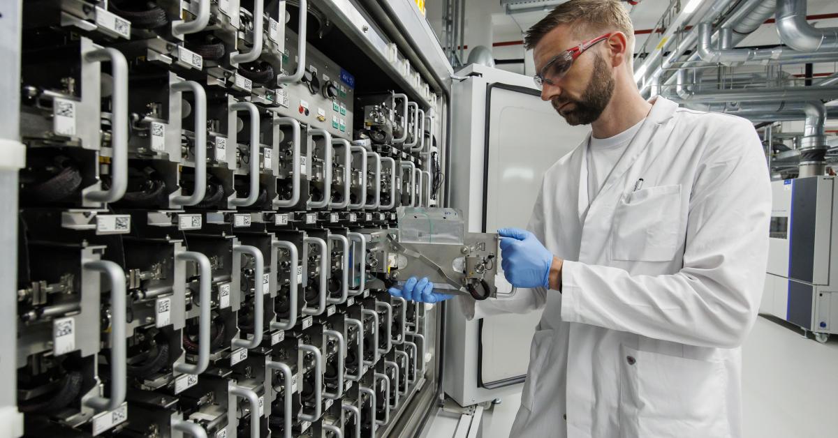 Nissan-Ford Battery Plant Partnership: A Response To The EV Market Shift Nissan-Ford Battery Plant Partnership: A Response To The EV Market Shift