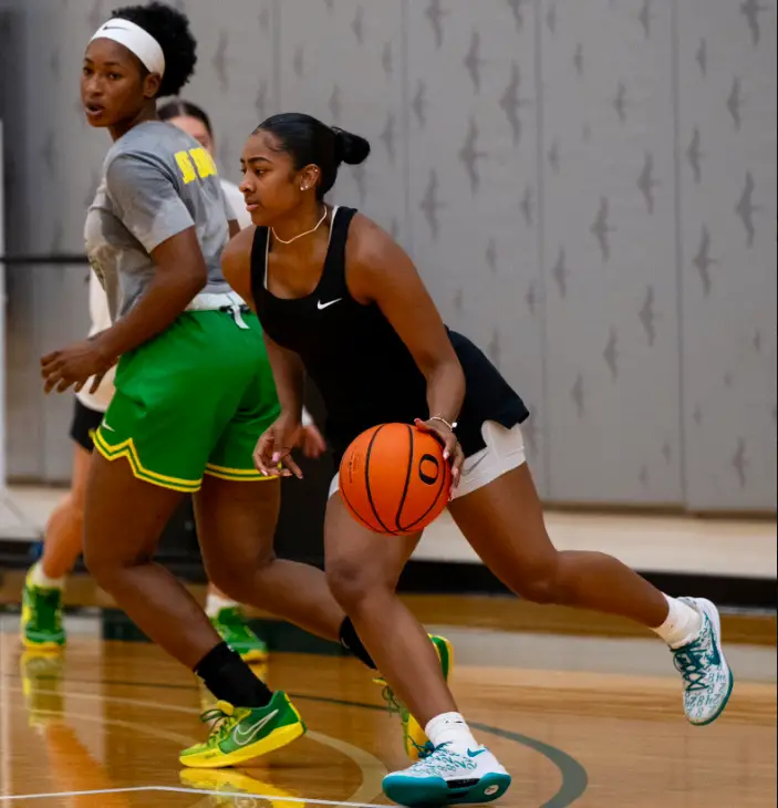 North Carolina's Deja Kelly: Leading The Tar Heels In Oregon North Carolina's Deja Kelly: Leading The Tar Heels In Oregon