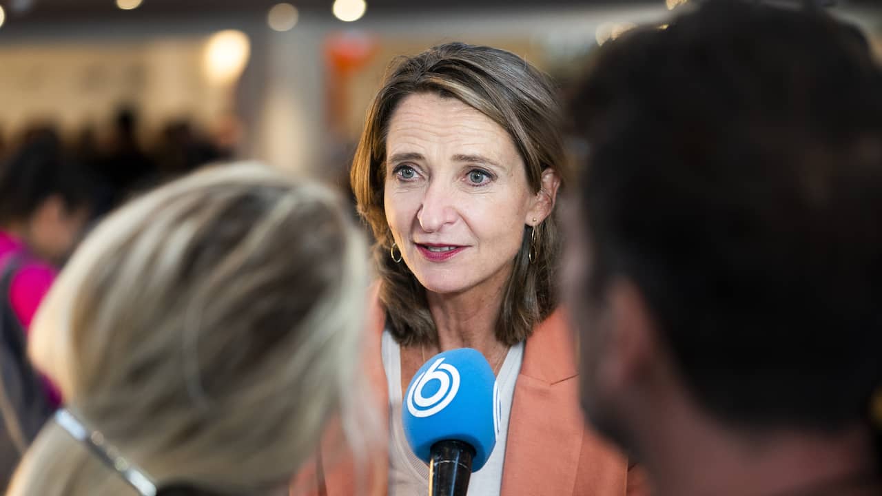 NPO En Eppo Bruins: Spoedconsultatie Over Frederieke Leeflang NPO En Eppo Bruins: Spoedconsultatie Over Frederieke Leeflang