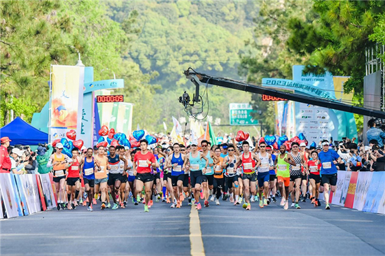 NYC Half Marathon: Tens Of Thousands Expected To Run Across Brooklyn Bridge NYC Half Marathon: Tens Of Thousands Expected To Run Across Brooklyn Bridge