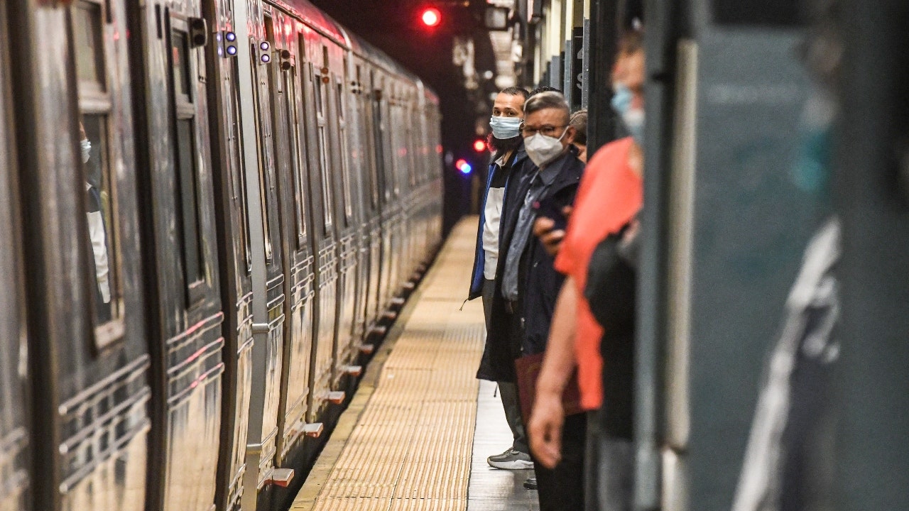 NYC Subway Groping: Brooklyn Woman Assaulted, Sex Act Simulated NYC Subway Groping: Brooklyn Woman Assaulted, Sex Act Simulated