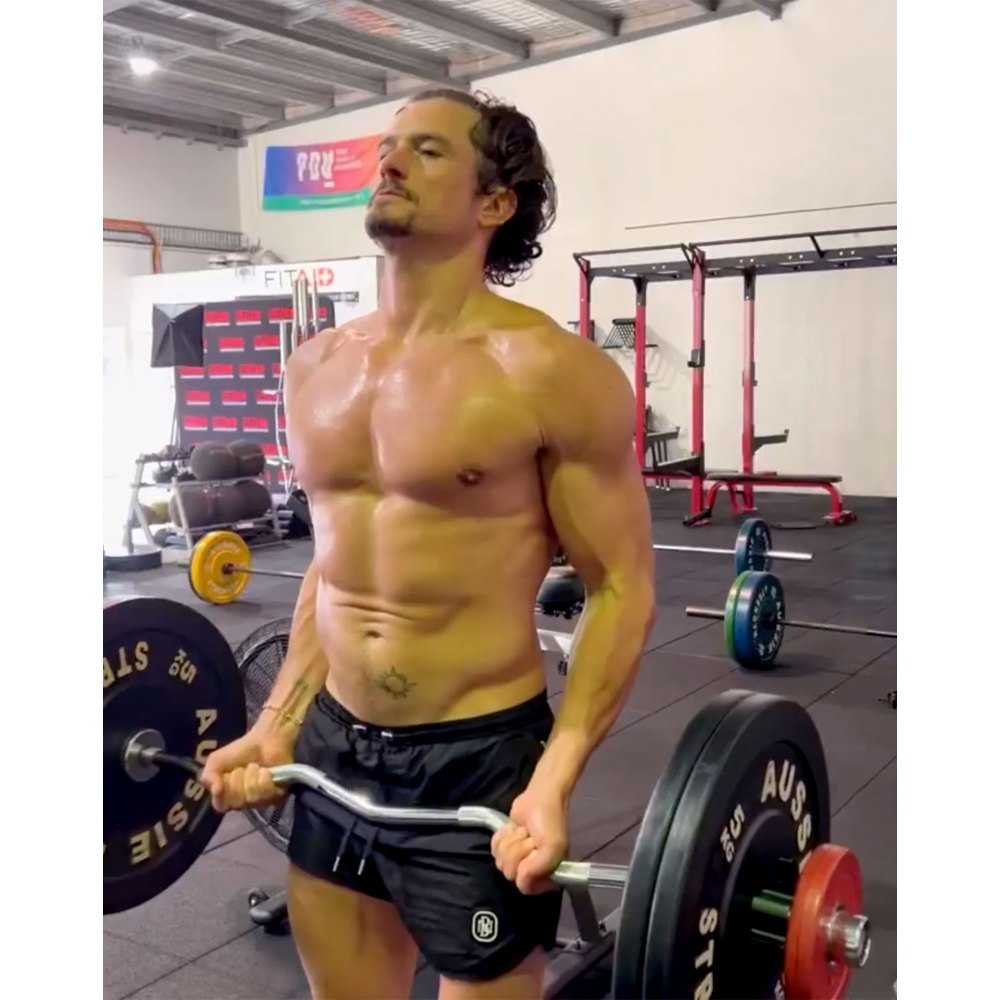 Orlando Bloom Heats Things Up With A Cold Plunge Workout Orlando Bloom Heats Things Up With A Cold Plunge Workout