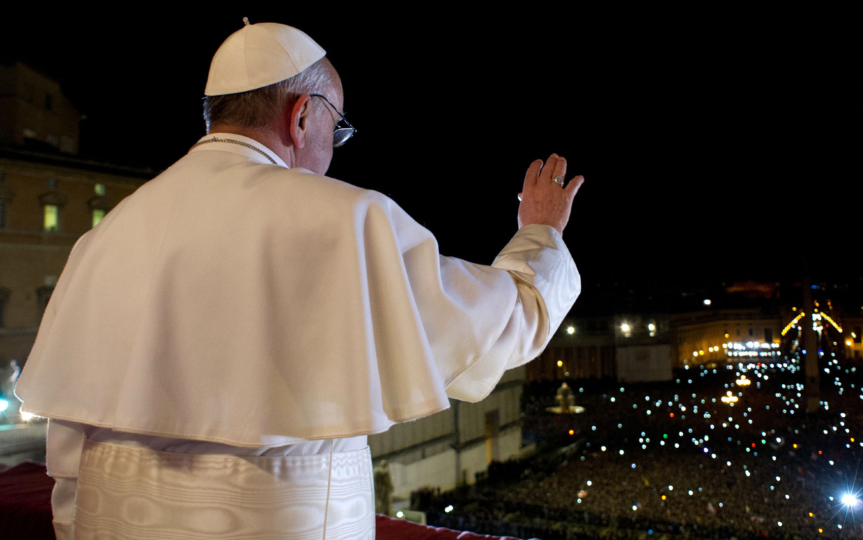 Papa Francisco: Fiéis Passam A Noite Nas Ruas Do Vaticano Papa Francisco: Fiéis Passam A Noite Nas Ruas Do Vaticano