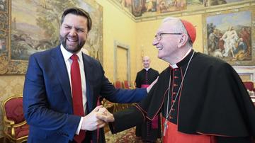 Papežev Blagoslov: Frančišek Pozdravi Množico Na Trgu Sv. Petra Papežev Blagoslov: Frančišek Pozdravi Množico Na Trgu Sv. Petra