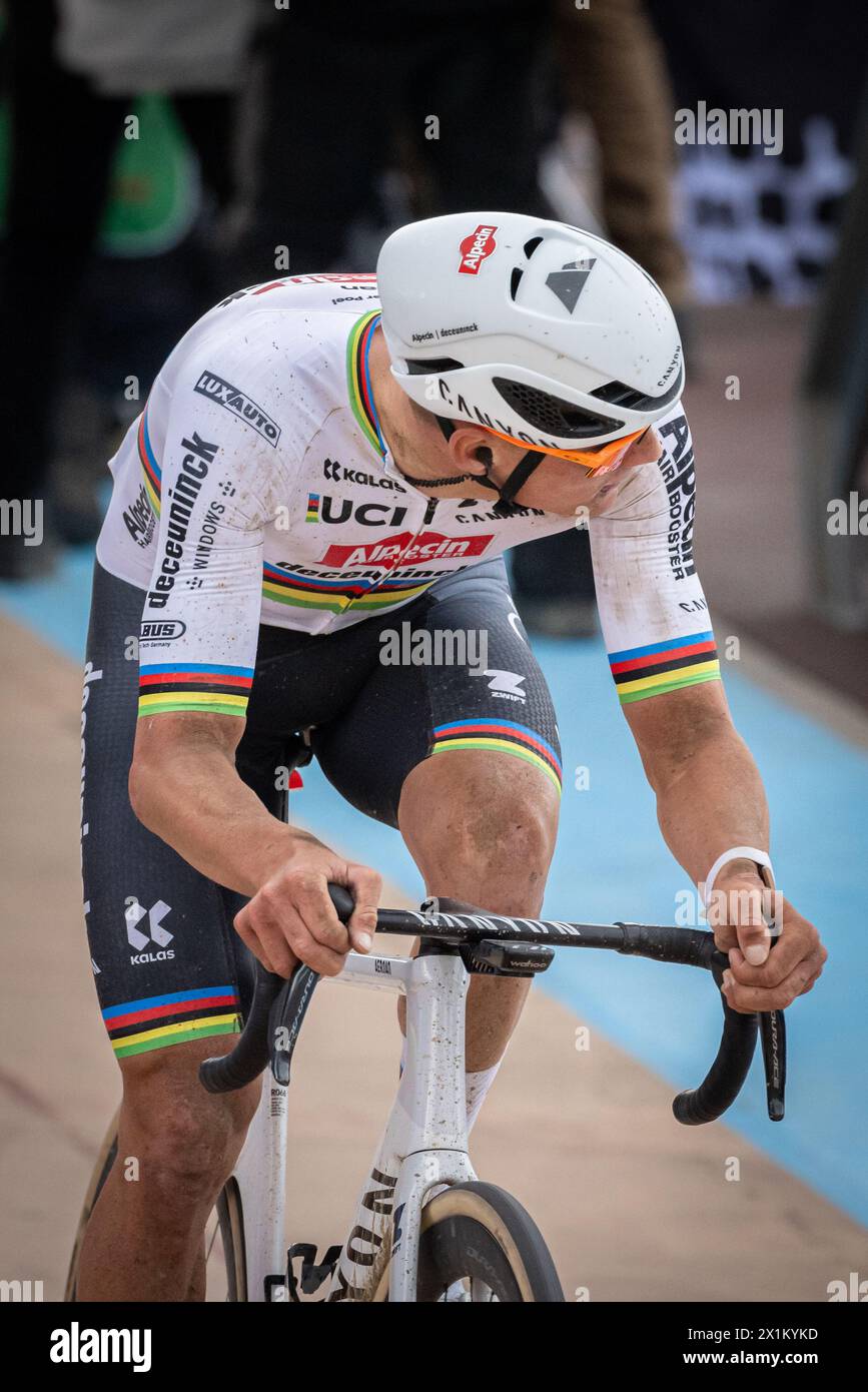 Paris-Roubaix 2024: Van Der Poel's Third Place Finish, Pogacar Lags Paris-Roubaix 2024: Van Der Poel's Third Place Finish, Pogacar Lags