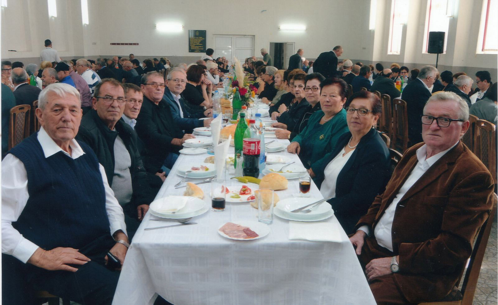 Penzionerski Raj: Milioni I Luksuzni Život Penzionerski Raj: Milioni I Luksuzni Život