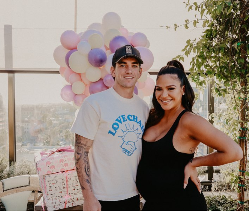 Photos: Cassie And Alex Fine's First Red Carpet Appearance Since Pregnancy Announcement Photos: Cassie And Alex Fine's First Red Carpet Appearance Since Pregnancy Announcement
