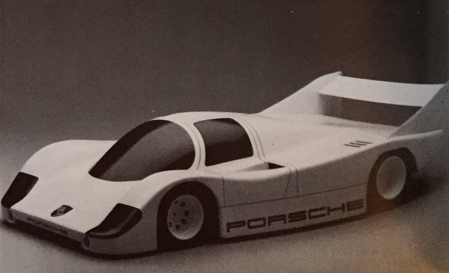 Porsche 956'nın Tavan Sergisinin Teknik Sebepleri Porsche 956'nın Tavan Sergisinin Teknik Sebepleri