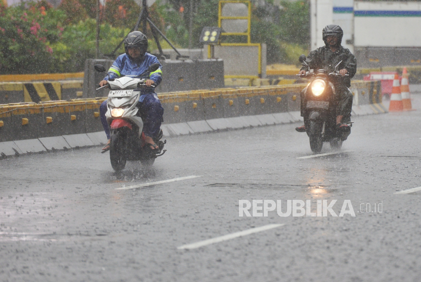 Prakiraan Cuaca Bandung Besok, 23 April: Hujan Hingga Sore Di Jawa Barat Prakiraan Cuaca Bandung Besok, 23 April: Hujan Hingga Sore Di Jawa Barat