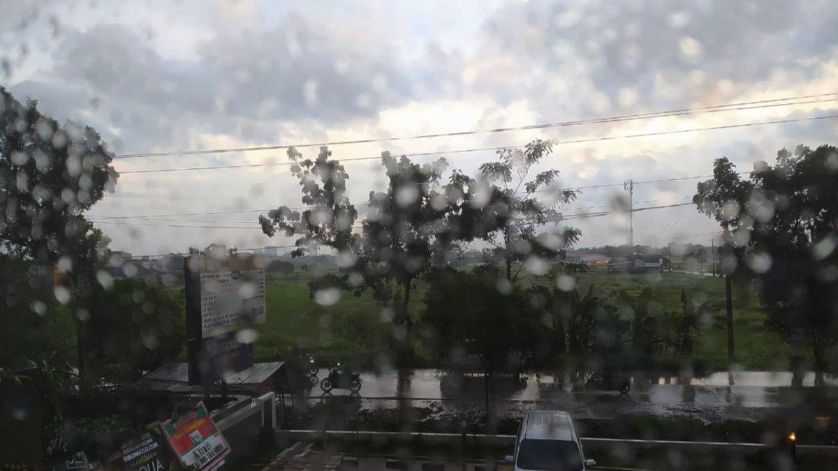 Prakiraan Cuaca Besok, 24 April 2024 Di Jawa Tengah: Waspada Hujan Sore Prakiraan Cuaca Besok, 24 April 2024 Di Jawa Tengah: Waspada Hujan Sore