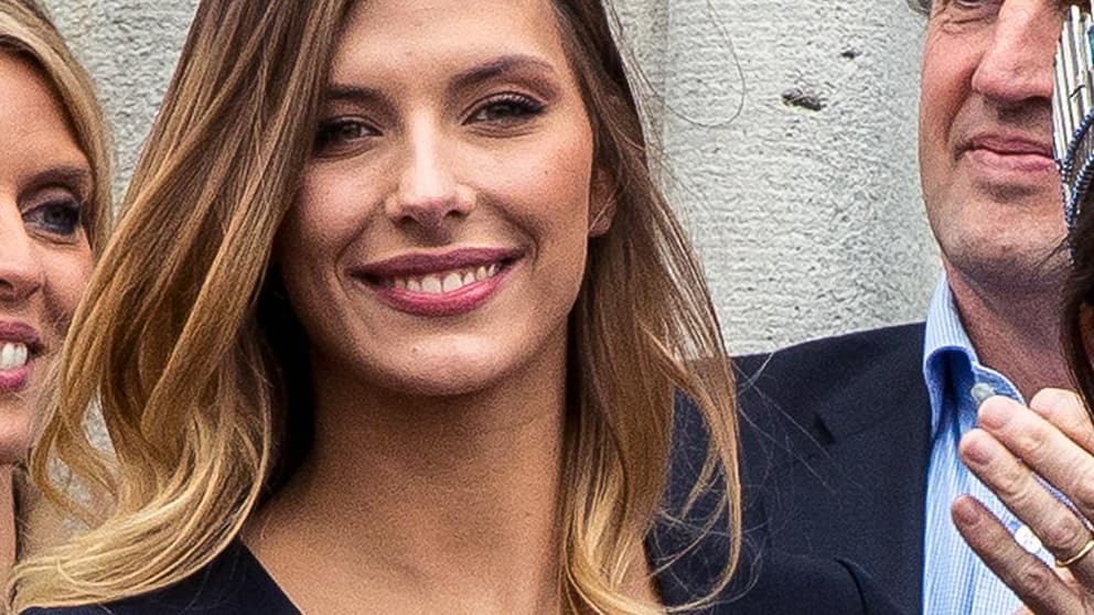 Première Parisienne D'Éric Antoine : Présence Remarquée D'une Ancienne Miss Météo Première Parisienne D'Éric Antoine : Présence Remarquée D'une Ancienne Miss Météo