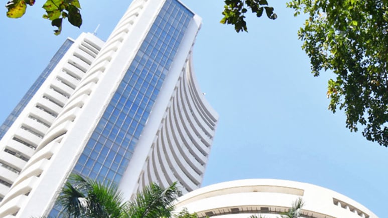 बाजार में भारी तेजी: सेंसेक्स और निफ्टी में उछाल, ₹5 लाख करोड़ का फायदा, 2025 का घाटा हुआ रिकवर बाजार में भारी तेजी: सेंसेक्स और निफ्टी में उछाल, ₹5 लाख करोड़ का फायदा, 2025 का घाटा हुआ रिकवर