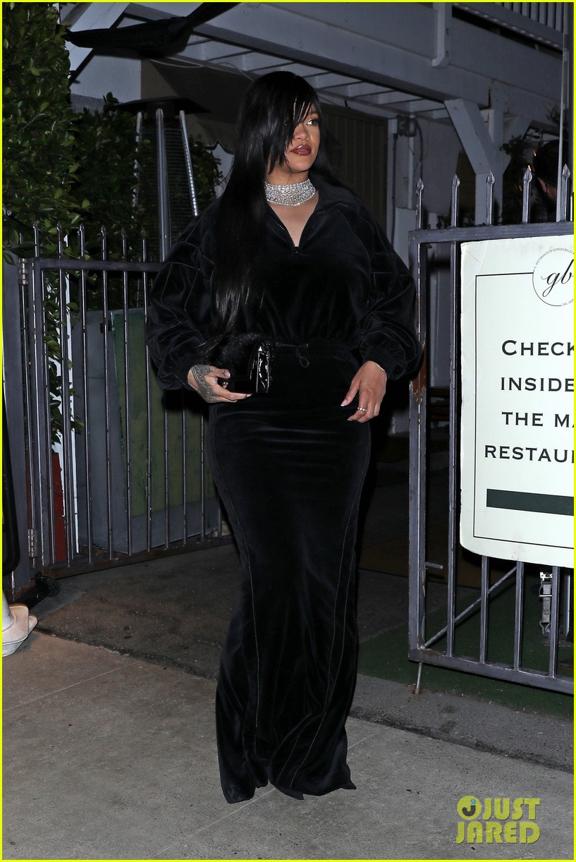 Rihanna Spotted Dining Solo At Reopened Giorgio Baldi Following Wildfires Rihanna Spotted Dining Solo At Reopened Giorgio Baldi Following Wildfires