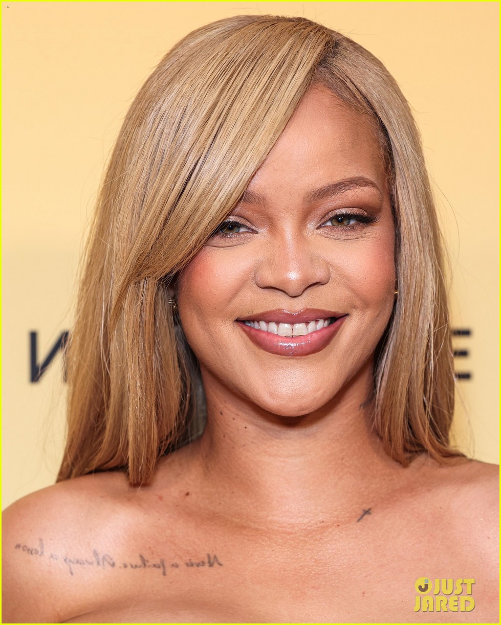 Rihanna's Parisian Glam: Fenty Beauty Event & Fan Encounter Rihanna's Parisian Glam: Fenty Beauty Event & Fan Encounter