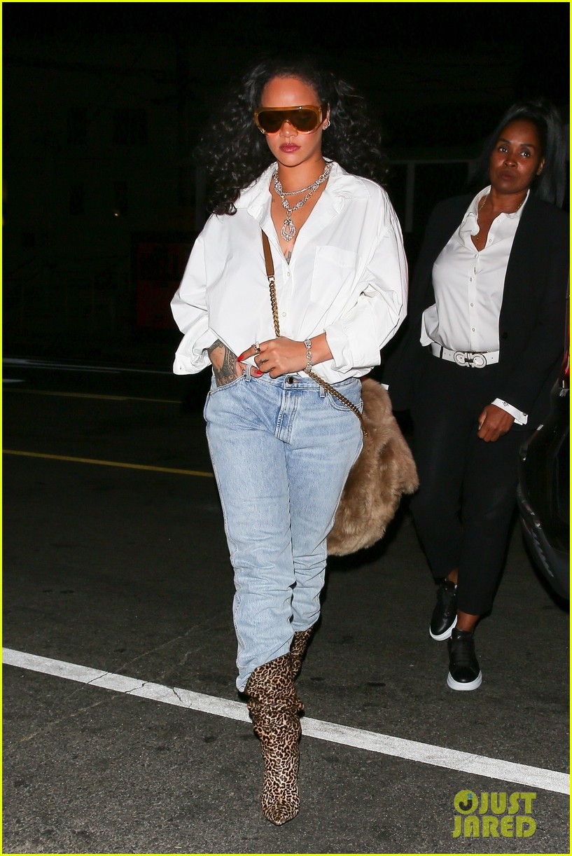 Rihanna's Post-Wildfire Dinner At Giorgio Baldi: A Solo Affair Rihanna's Post-Wildfire Dinner At Giorgio Baldi: A Solo Affair