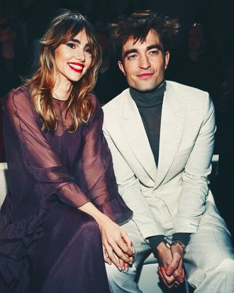 Robert Pattinson & Suki Waterhouse's Public Display Of Affection Fuels The Batman 2 Rumors Robert Pattinson & Suki Waterhouse's Public Display Of Affection Fuels The Batman 2 Rumors
