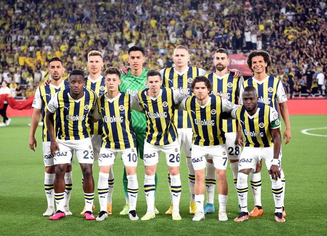 Ronaldo'nun Şaşırtıcı Anları: Fenerbahçe'nin Yeni Transferi Mi? Ronaldo'nun Şaşırtıcı Anları: Fenerbahçe'nin Yeni Transferi Mi?