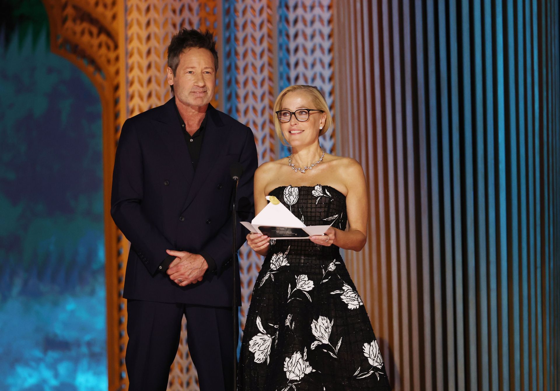 SAG Awards 2024: Gillian Anderson And David Duchovny Share A Stage SAG Awards 2024: Gillian Anderson And David Duchovny Share A Stage