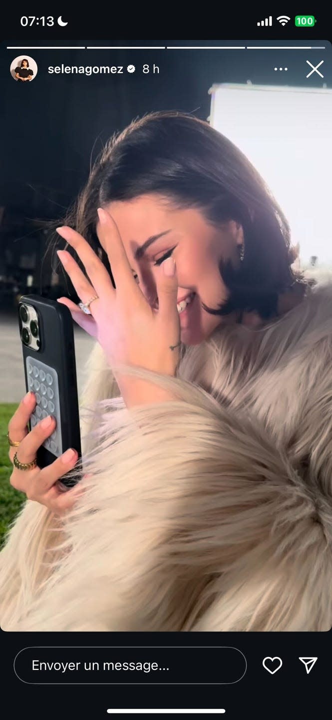 Selena Gomez: Accidental Sale Of Diamond Ring To Multiple Fans Selena Gomez: Accidental Sale Of Diamond Ring To Multiple Fans