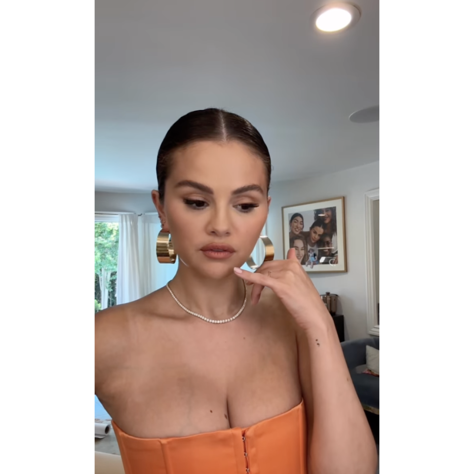 Selena Gomez's Sassy Leather Dress: Channel Your Inner Movie Star Selena Gomez's Sassy Leather Dress: Channel Your Inner Movie Star