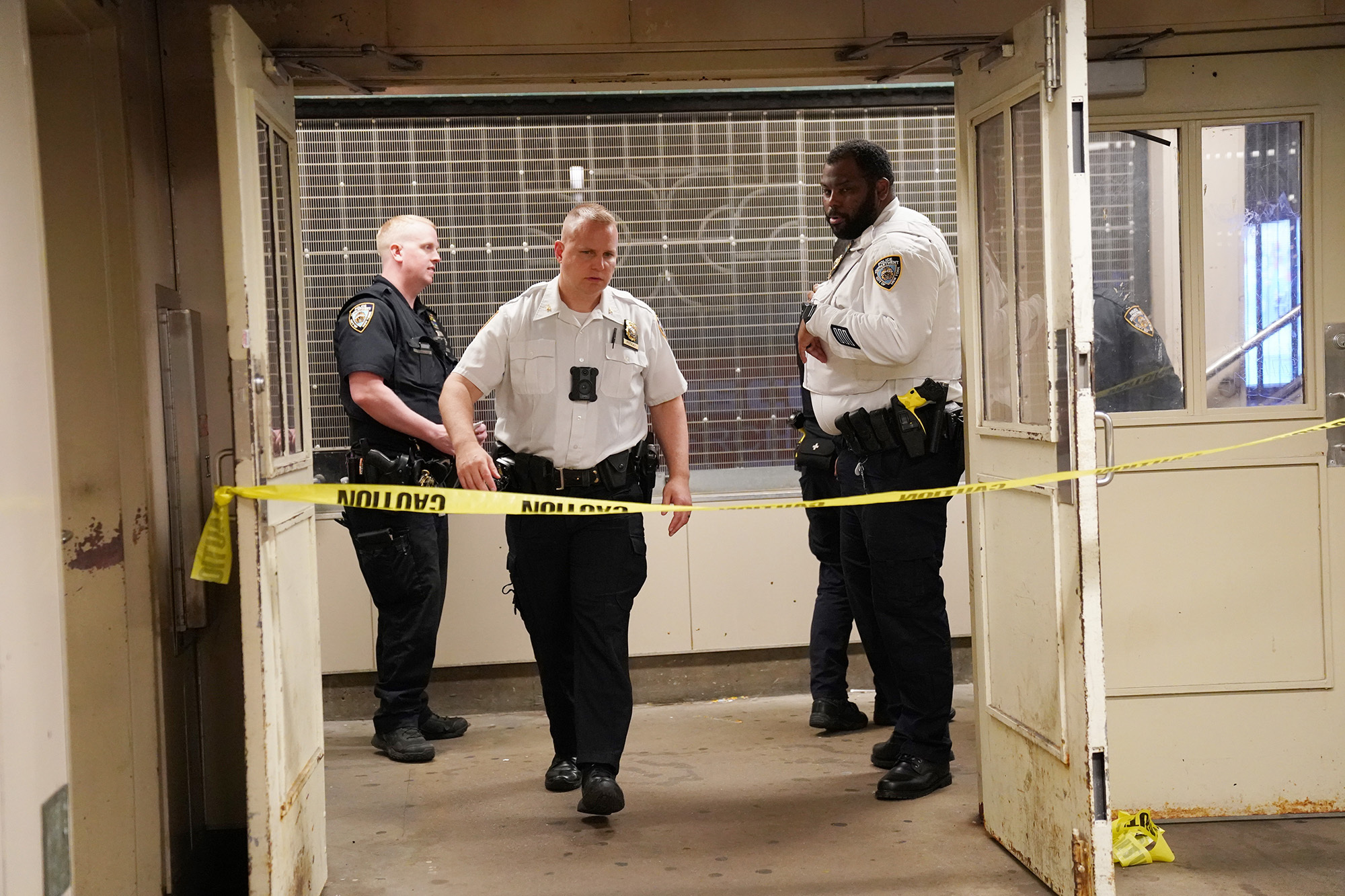 Serious Injuries Reported After Subway Stabbing Near Brooklyn Bridge In NYC Serious Injuries Reported After Subway Stabbing Near Brooklyn Bridge In NYC