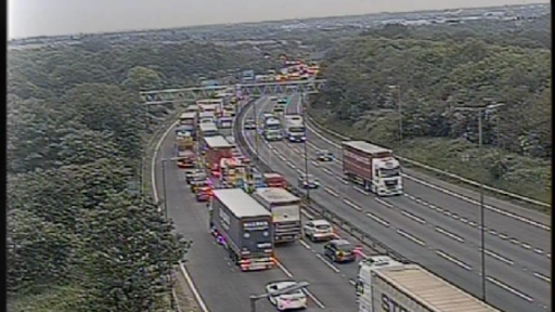 Severe Congestion On M6 Southbound After Crash: 60-Minute Delays Severe Congestion On M6 Southbound After Crash: 60-Minute Delays