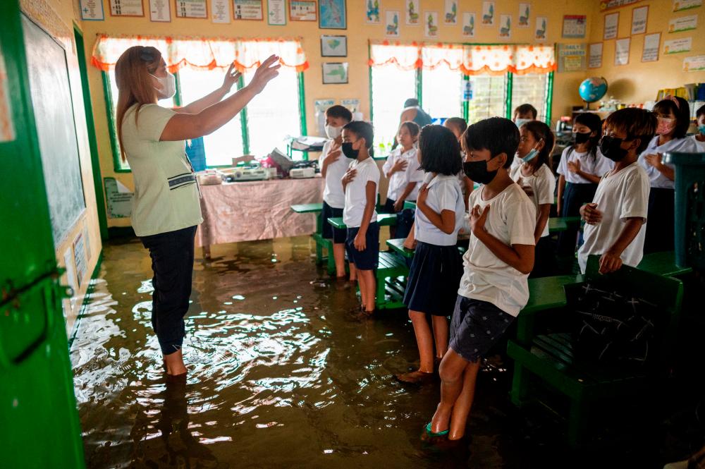 Severe Heat Wave Prompts School Closings In Half Of Philippine Capital Severe Heat Wave Prompts School Closings In Half Of Philippine Capital