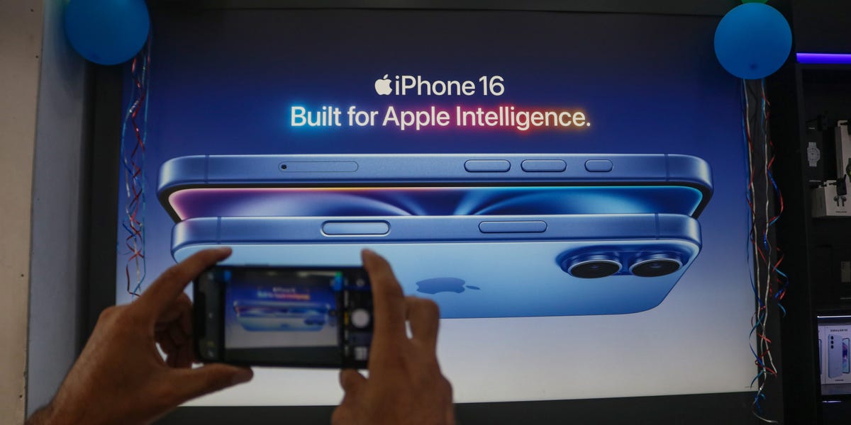 Should You Buy Apple Stock After Wedbush Cuts Price Target? Long-Term Perspective Should You Buy Apple Stock After Wedbush Cuts Price Target? Long-Term Perspective