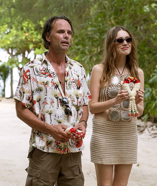 SNL: Walton Goggins Responds To Obsessive White Lotus Fan Theories SNL: Walton Goggins Responds To Obsessive White Lotus Fan Theories