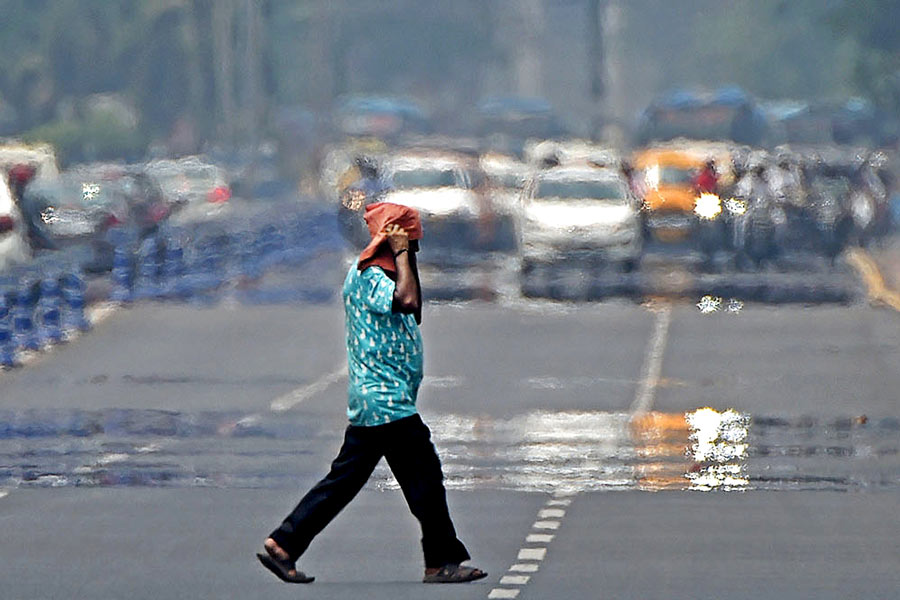 South Bengal Heatwave: Five Districts Face Extreme Temperatures South Bengal Heatwave: Five Districts Face Extreme Temperatures