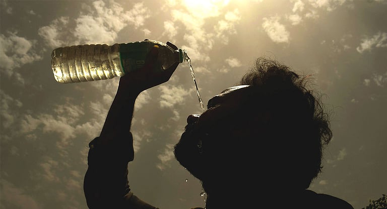 South Bengal Sizzles: Temperatures Soar To 38 Degrees Celsius On Holi South Bengal Sizzles: Temperatures Soar To 38 Degrees Celsius On Holi