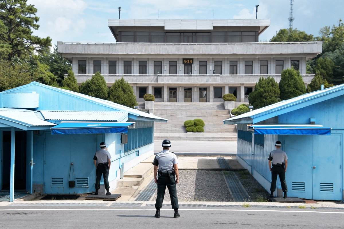 South Korea's Top Court Reverses Lee's Acquittal, Jeopardizing Presidential Bid South Korea's Top Court Reverses Lee's Acquittal, Jeopardizing Presidential Bid