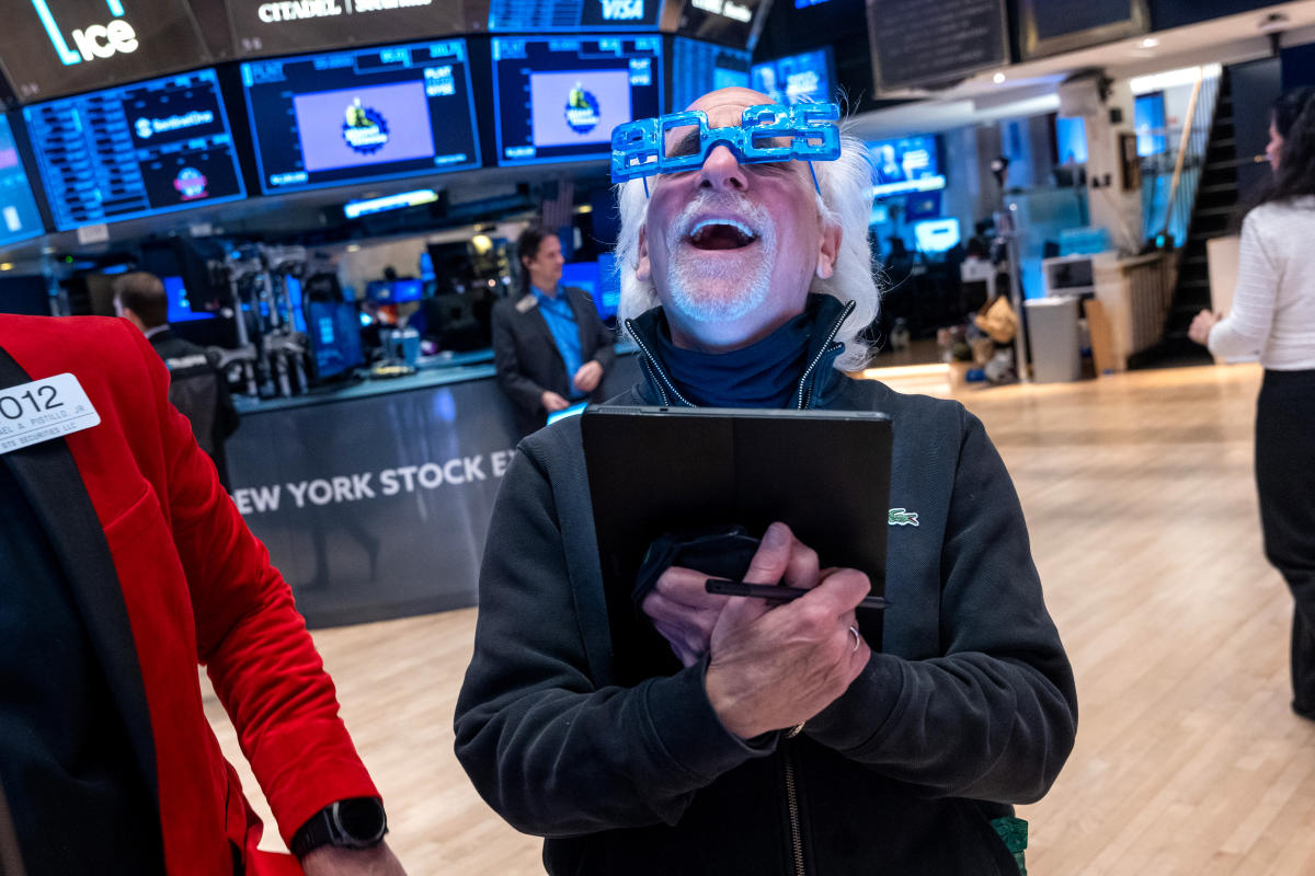 Stock Market Today: Dow And S&P 500 Live Updates For May 26 Stock Market Today: Dow And S&P 500 Live Updates For May 26