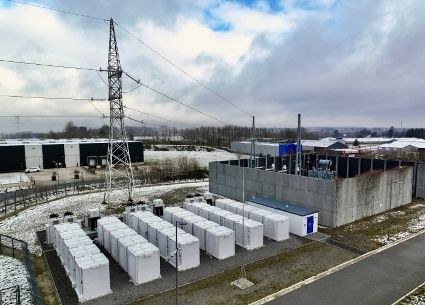 Stockage D'énergie: Eneco Inaugure Un Parc De Batteries Géant À Au Roeulx Stockage D'énergie: Eneco Inaugure Un Parc De Batteries Géant À Au Roeulx