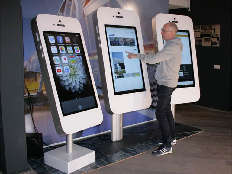 Streamline Conference Networking: The Benefits Of IPad Rentals