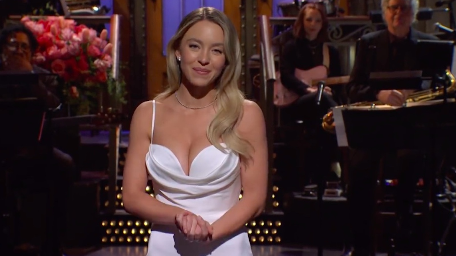 Sydney Sweeney Sings Post-Split Karaoke Anthem Sydney Sweeney Sings Post-Split Karaoke Anthem