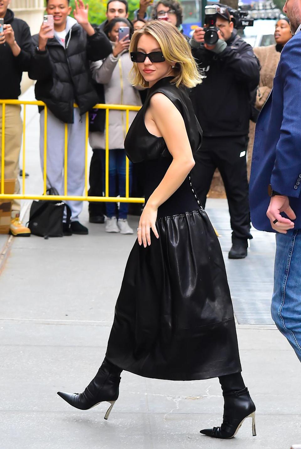 Sydney Sweeney's Brown Leather Corset Blazer: A Style Statement Sydney Sweeney's Brown Leather Corset Blazer: A Style Statement