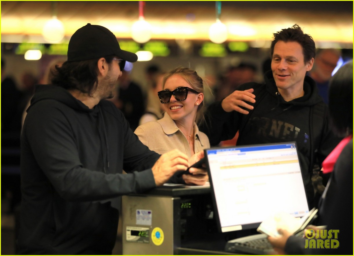 Sydney Sweeney's Emotional Karaoke Following Jonathan Davino Separation Sydney Sweeney's Emotional Karaoke Following Jonathan Davino Separation